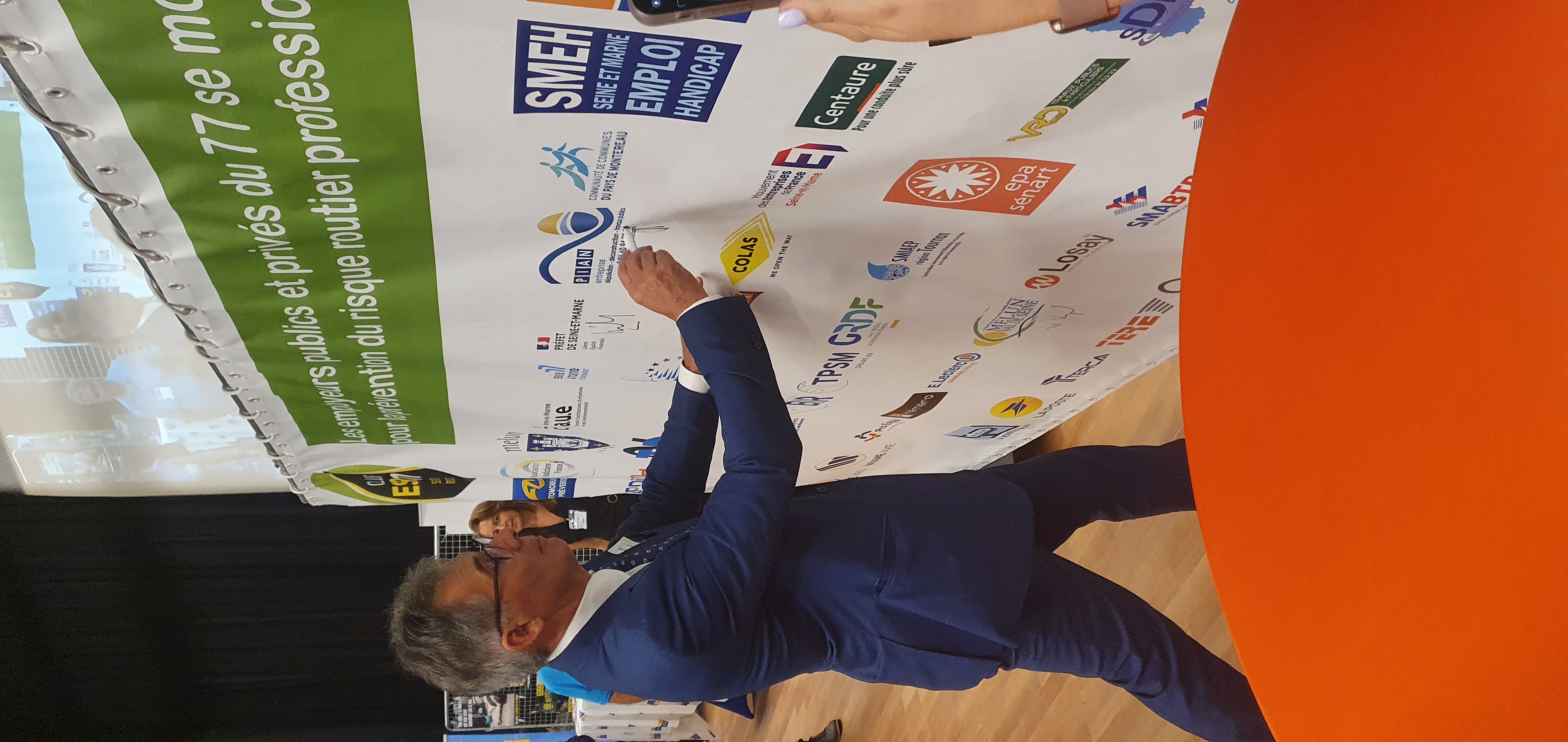 Signature d'un engagement de prévention du risque routier professionnel